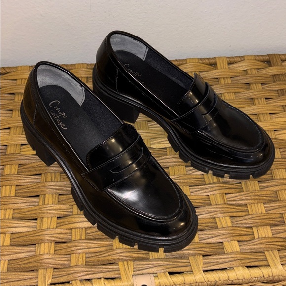 Classic Black Loafers for Women - Picture 3 of 6